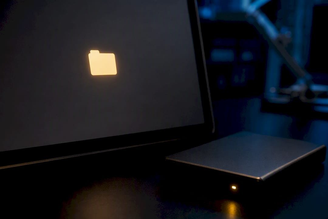 1788329729146_Blinking-folder-beside-external-hard-drive Blinking folder beside external hard drive