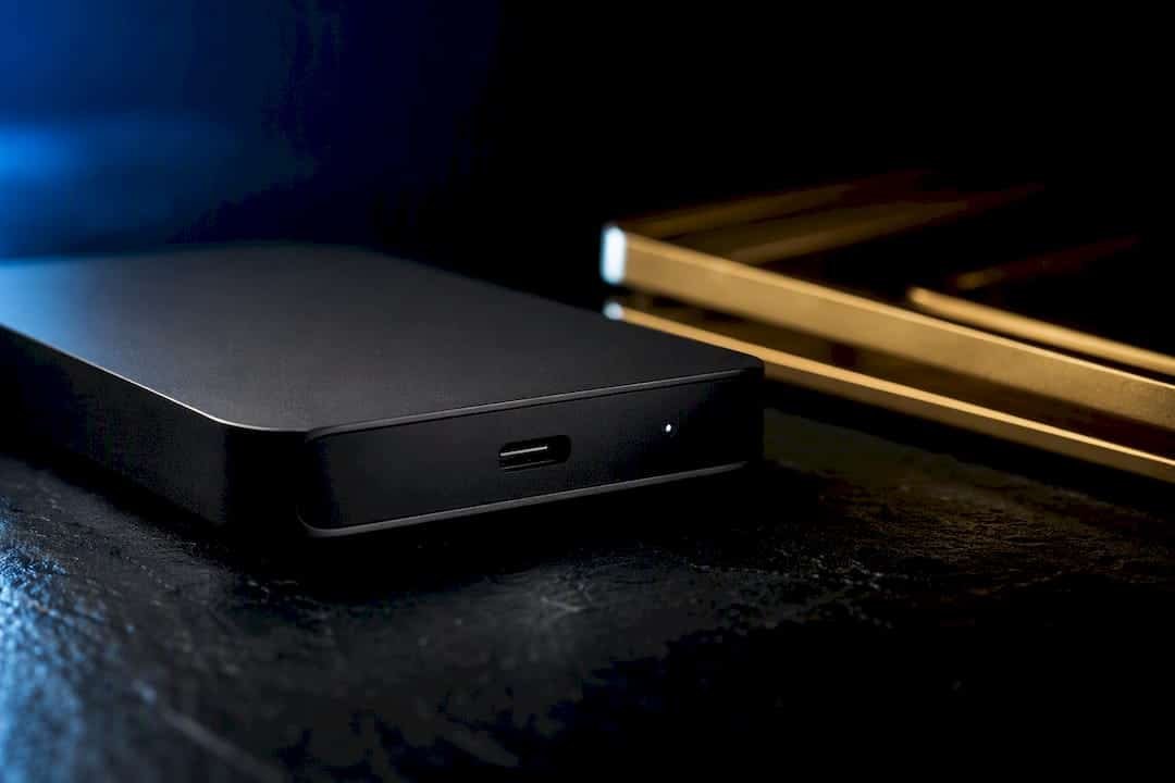 External hard drive with inactive connection light