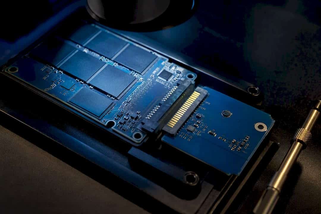 1789540589286_SSD-controller-board-during-data-recovery SSD controller board during data recovery