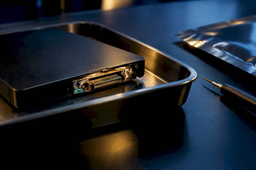 Liquid-damaged drive connector on diagnostic bench