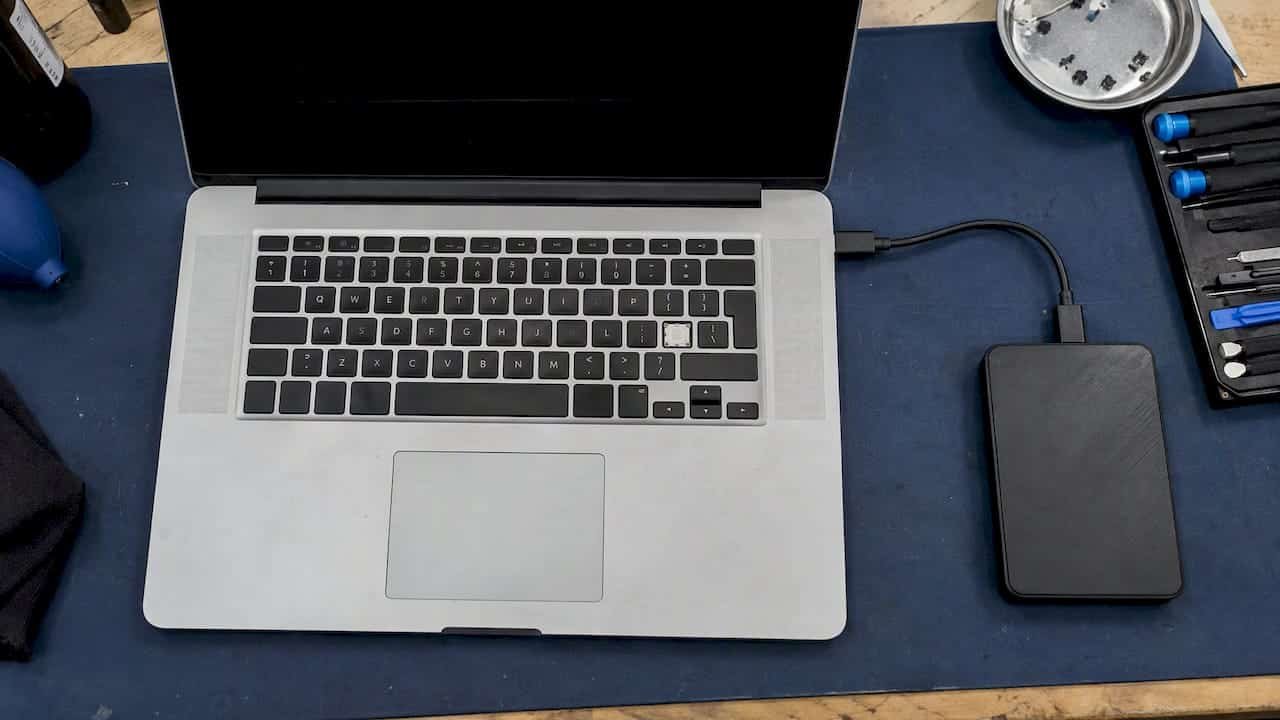 1791430485562_MacBook-keyboard-beside-an-external-hard-drive MacBook keyboard beside an external hard drive