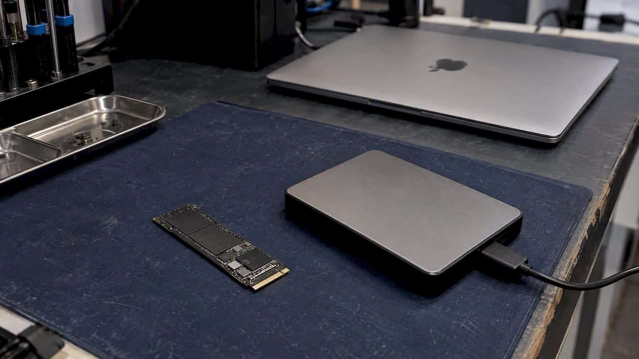 1791777948166_Mac-SSD-and-external-drive-awaiting-recovery Mac SSD and external drive awaiting recovery