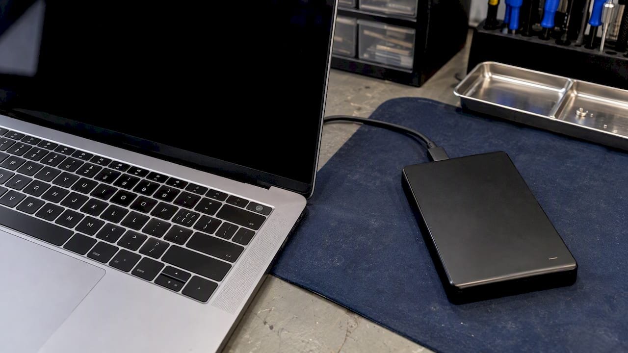 1792737994781_MacBook-beside-external-drive-at-recovery-lab MacBook beside external drive at recovery lab